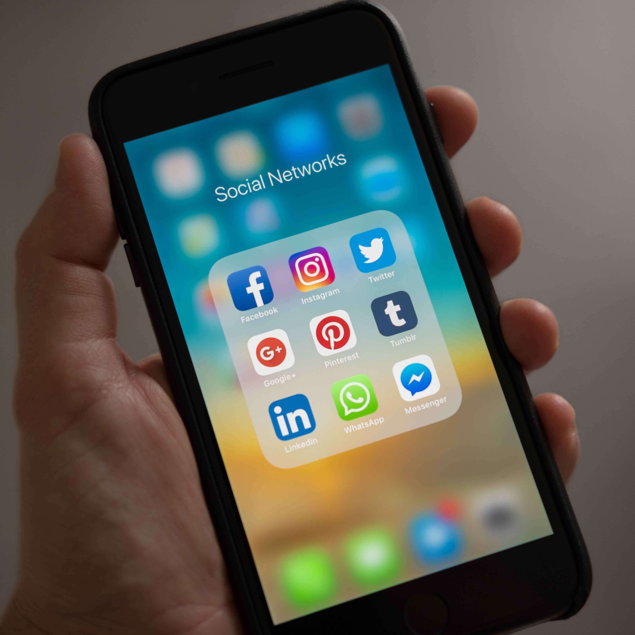 Közösségi média menedzsent és közösségi fiókok kezelése